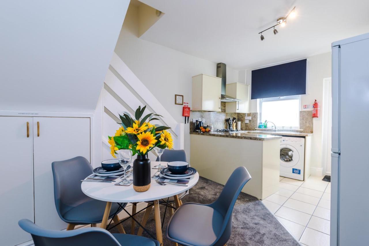 Bright 2-Bed Cottage In Chester By 53 Degrees Property, Ideal For Couples & Small Groups, City Centre - Sleeps 6 Eksteriør bilde