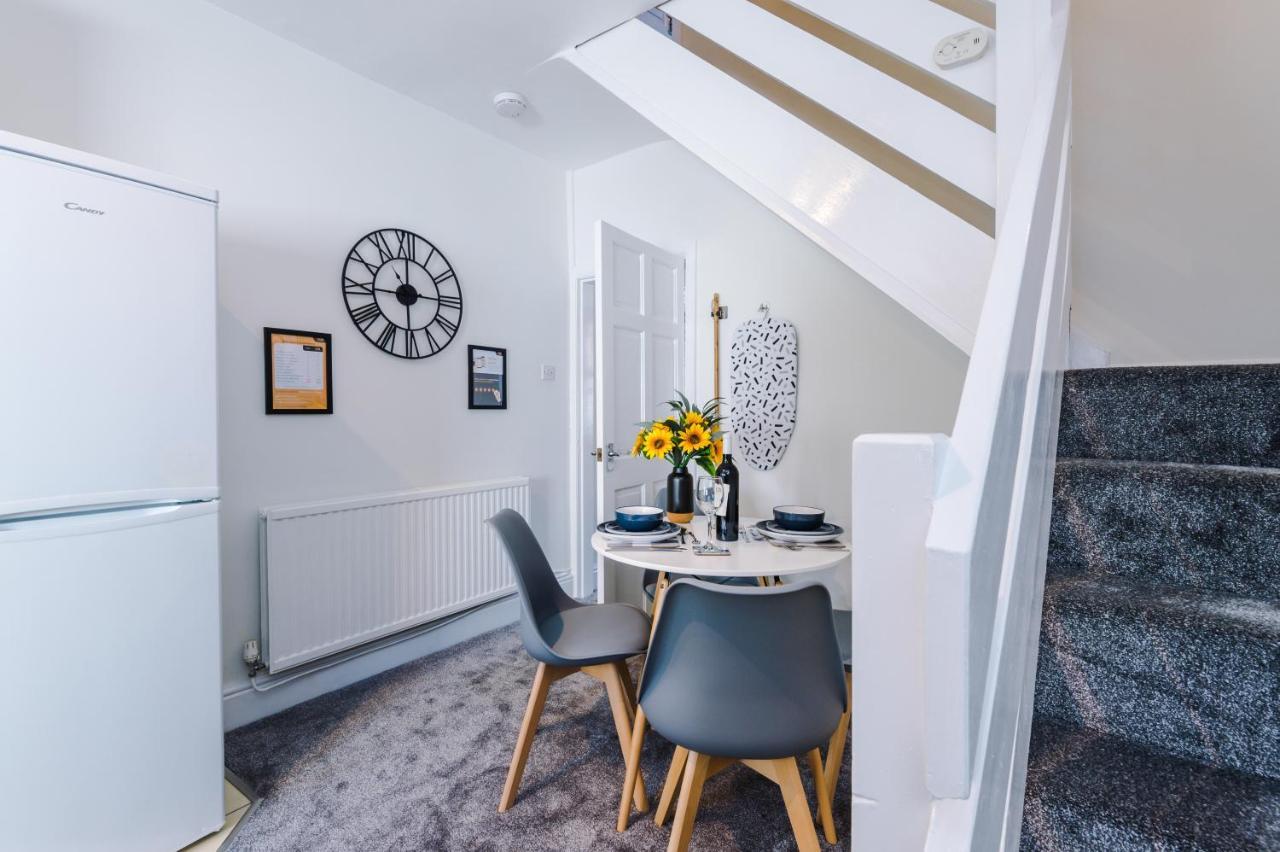 Bright 2-Bed Cottage In Chester By 53 Degrees Property, Ideal For Couples & Small Groups, City Centre - Sleeps 6 Eksteriør bilde
