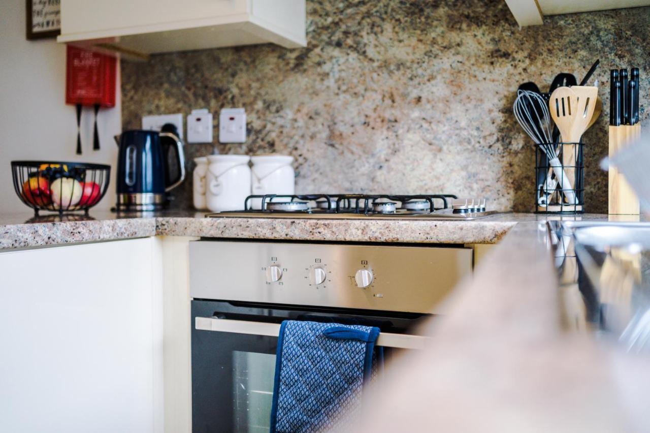 Bright 2-Bed Cottage In Chester By 53 Degrees Property, Ideal For Couples & Small Groups, City Centre - Sleeps 6 Eksteriør bilde
