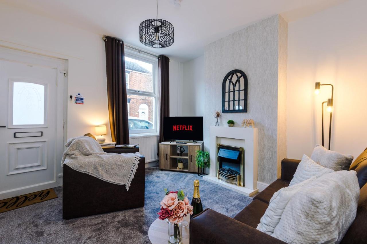 Bright 2-Bed Cottage In Chester By 53 Degrees Property, Ideal For Couples & Small Groups, City Centre - Sleeps 6 Eksteriør bilde