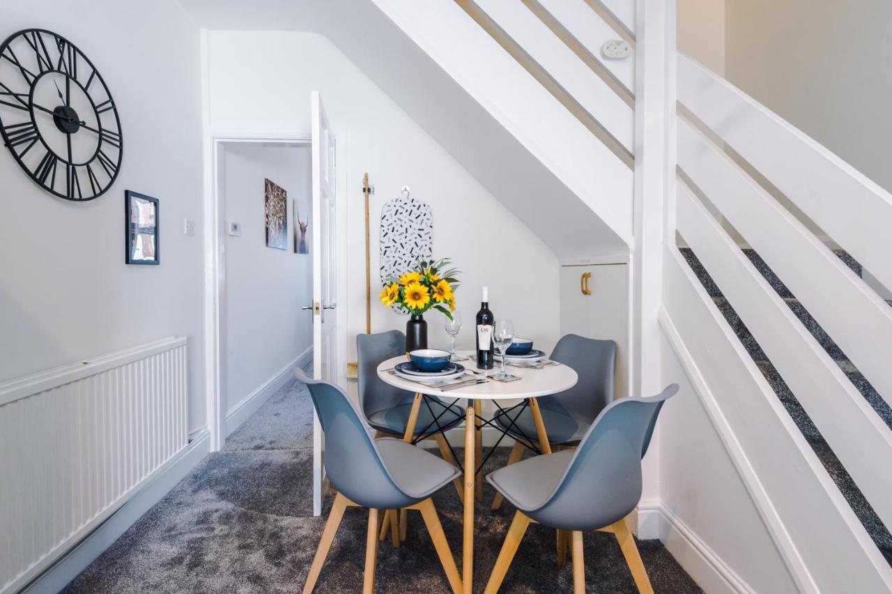 Bright 2-Bed Cottage In Chester By 53 Degrees Property, Ideal For Couples & Small Groups, City Centre - Sleeps 6 Eksteriør bilde
