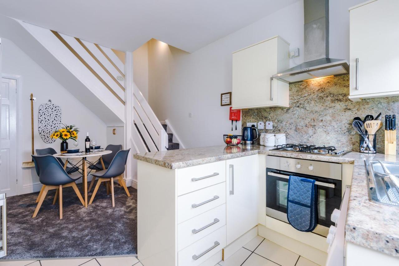 Bright 2-Bed Cottage In Chester By 53 Degrees Property, Ideal For Couples & Small Groups, City Centre - Sleeps 6 Eksteriør bilde